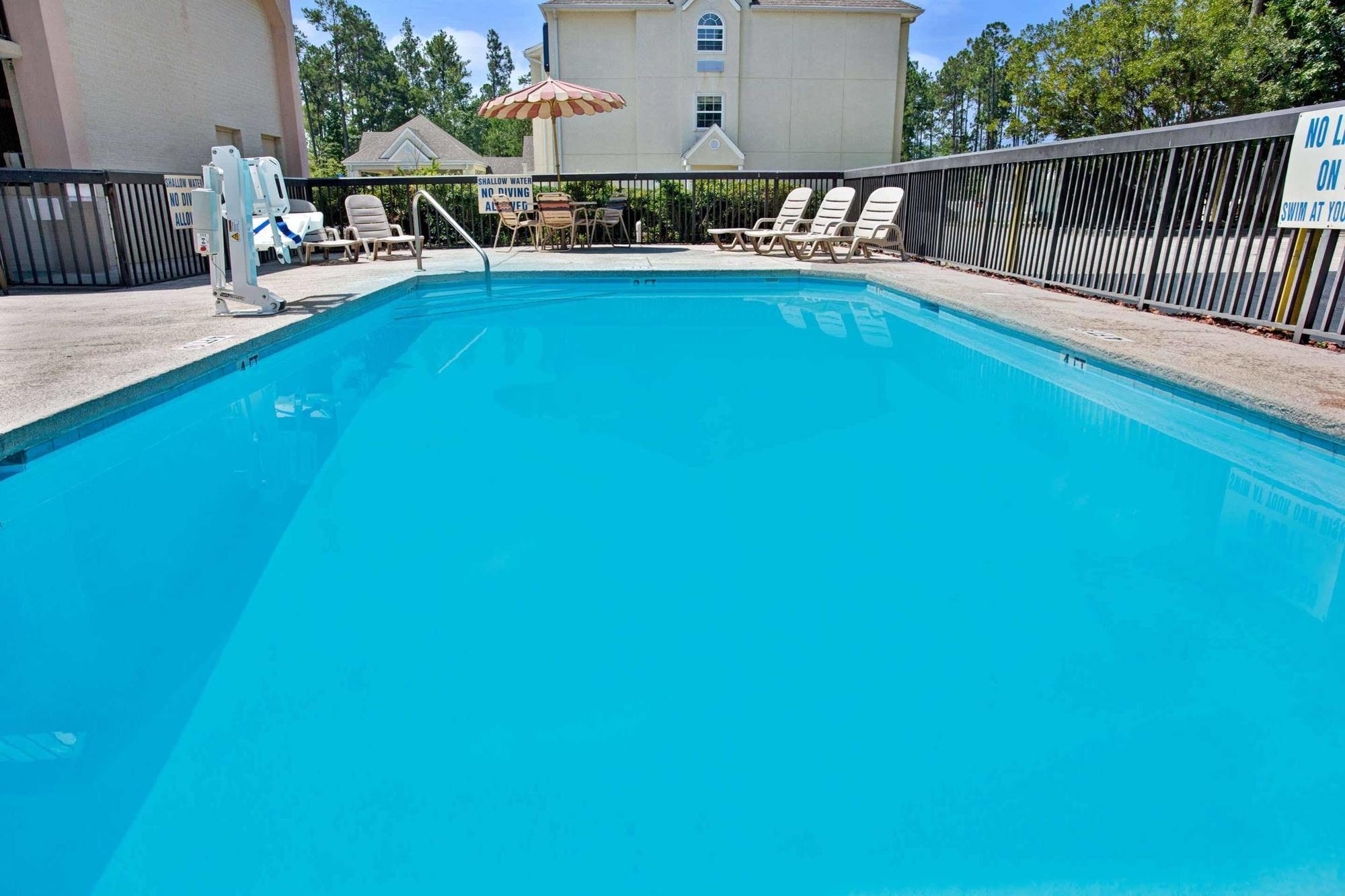 Days Inn By Wyndham Walterboro Dış mekan fotoğraf